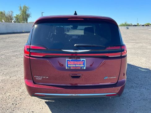 Used 2023 Chrysler Pacifica Touring-L FWD image 6