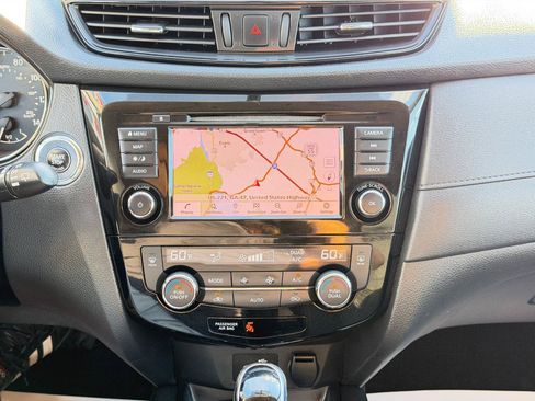 Used 2018 Nissan Rogue SV AWD/4WD image 21