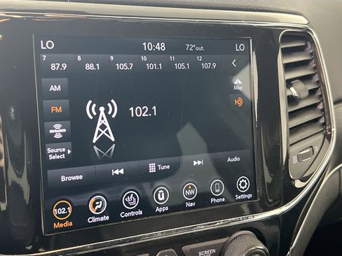 Used 2022 Jeep Grand Cherokee Limited image 15