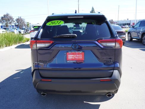 Used 2021 Toyota RAV4 XLE w/ XLE Grade Weather Package image 11