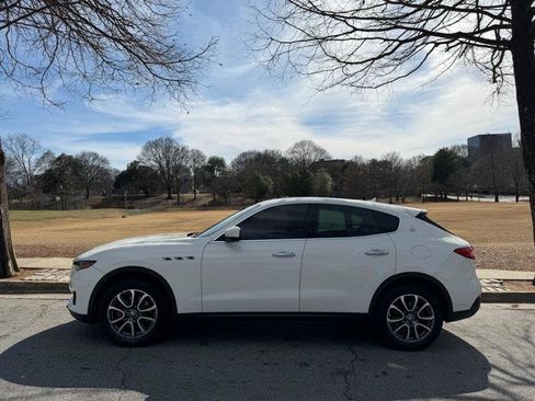 Used 2017 Maserati Levante image 3