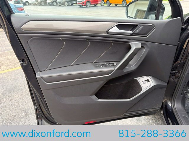 Used 2022 Volkswagen Tiguan SE AWD/4WD image 22
