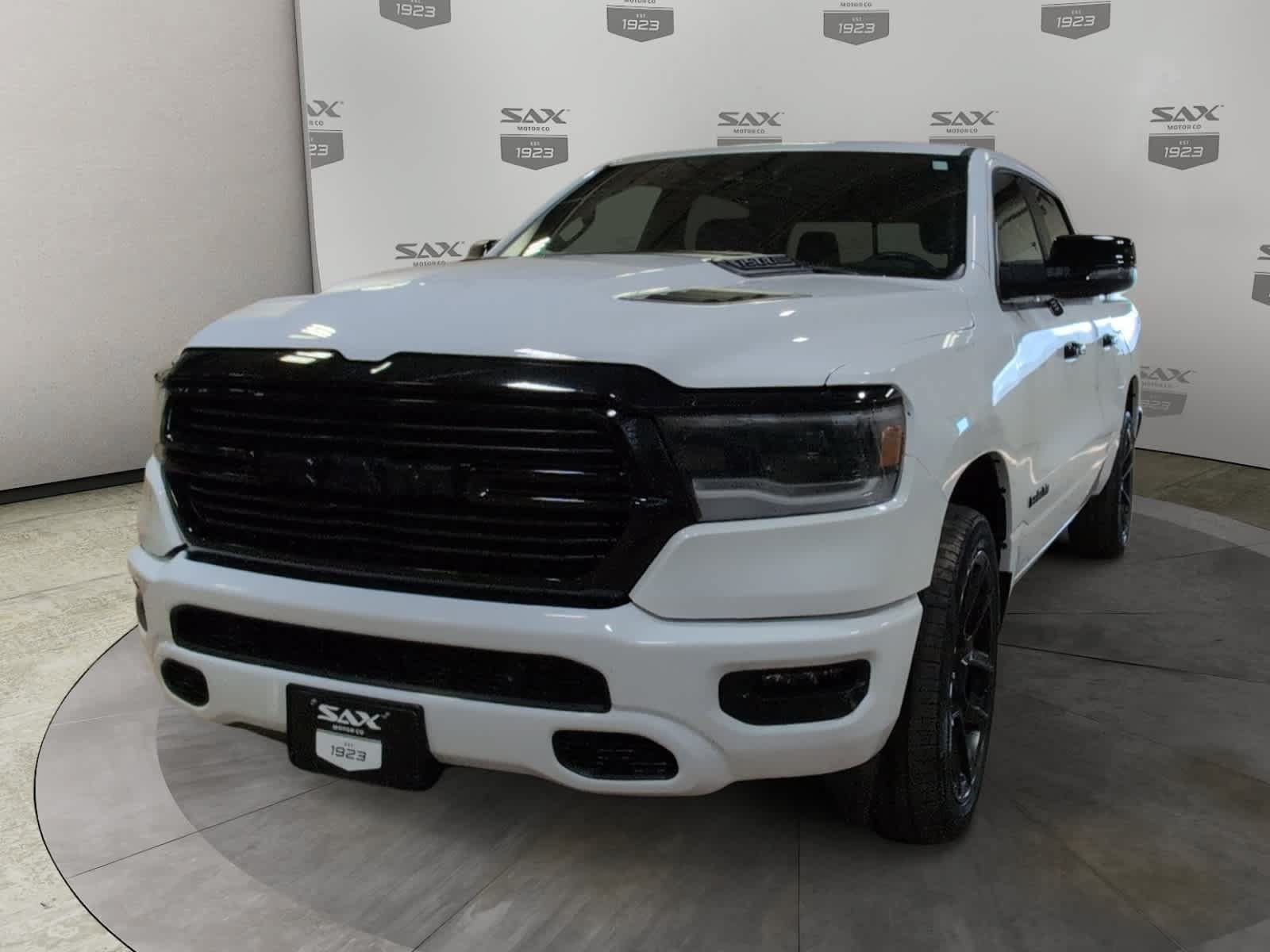 Used 2024 RAM 1500 Laramie AWD/4WD image 7