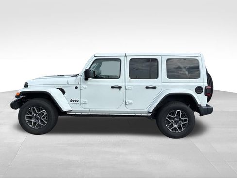 Used 2026 Jeep Wrangler Unlimited Sahara AWD/4WD image 2