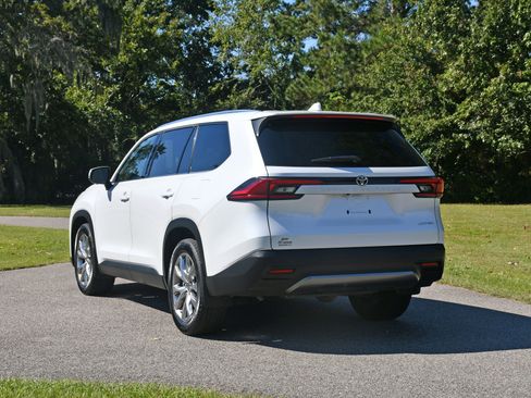 Used 2024 Toyota Grand Highlander Limited image 3