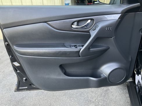 Used 2017 Nissan Rogue SV image 25