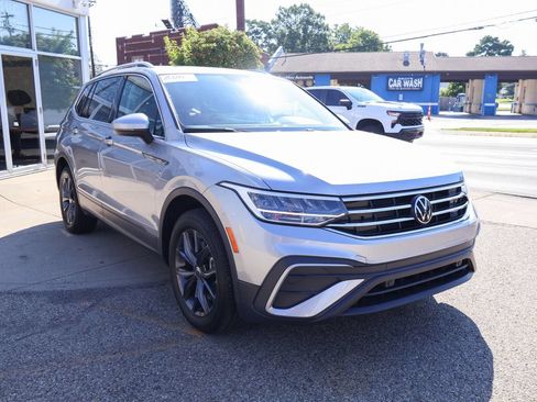 Used 2024 Volkswagen Tiguan SE AWD/4WD image 7