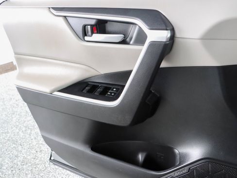 Used 2020 Toyota RAV4 XLE FWD image 21