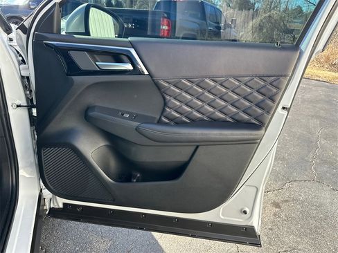 Used 2024 Mitsubishi Outlander SEL image 15