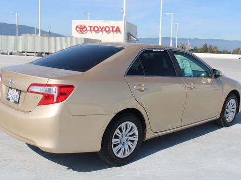 Used 2012 Toyota Camry LE FWD image 3