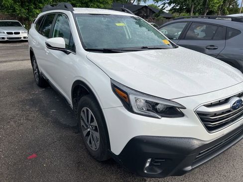 Used 2022 Subaru Outback Premium AWD/4WD image 3