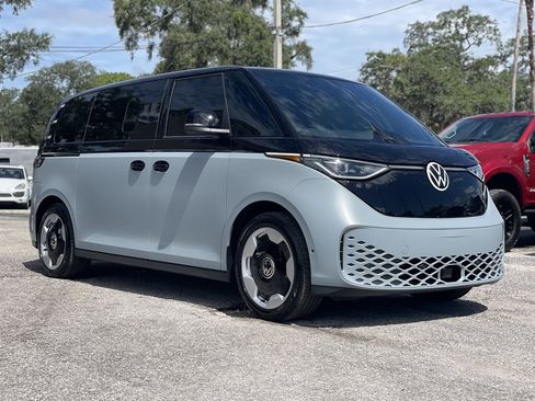 Used 2025 Volkswagen ID. Buzz Pro S RWD image 9