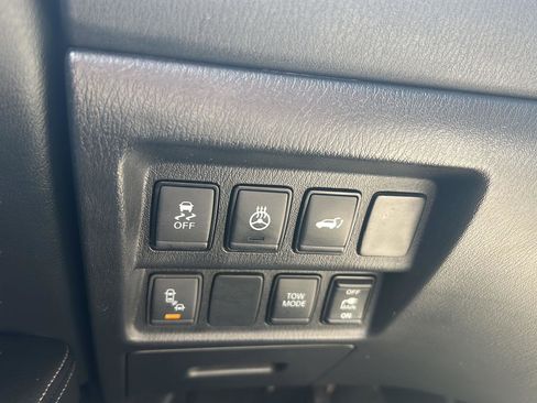 Used 2018 Nissan Pathfinder Platinum AWD/4WD image 18