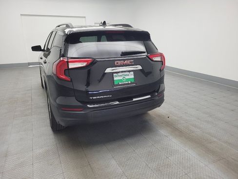 Used 2024 GMC Terrain SLE w/ Driver Convenience Package FWD image 6