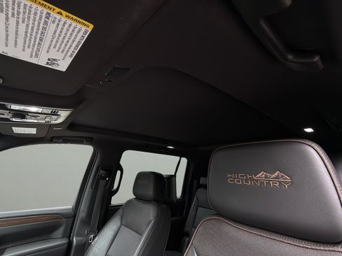 Used 2023 Chevrolet Suburban High Country w/ Premium Package 2 AWD/4WD image 16
