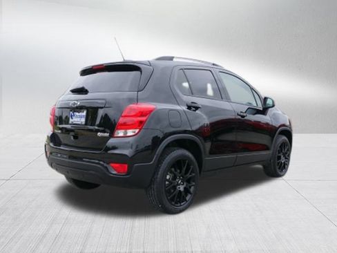Certified 2022 Chevrolet Trax LT w/ Midnight Edition image 3