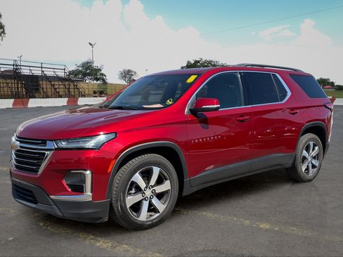 Used 2022 Chevrolet Traverse LT w/ LT Premium Package AWD/4WD image 5