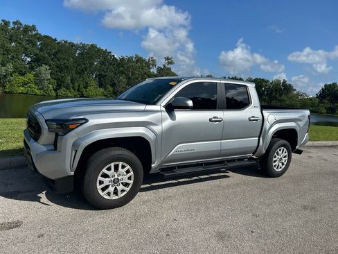Used 2025 Toyota Tacoma SR5 RWD image 2