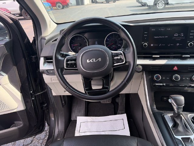 Used 2024 Kia Carnival LX FWD image 13