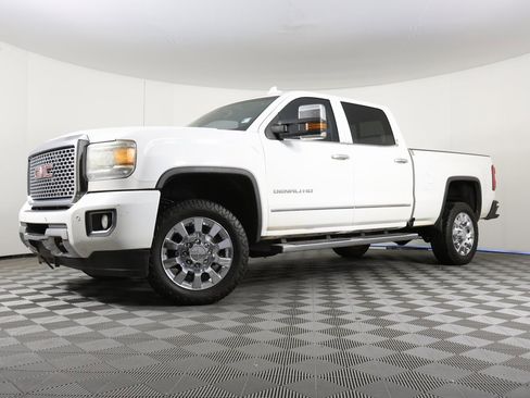 Used 2015 GMC Sierra 2500 Denali image 1