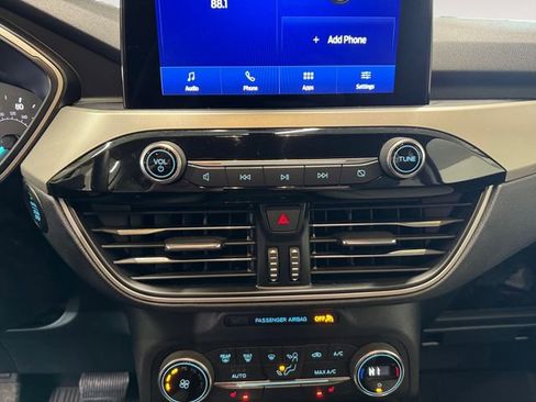 Used 2020 Ford Escape SE image 3