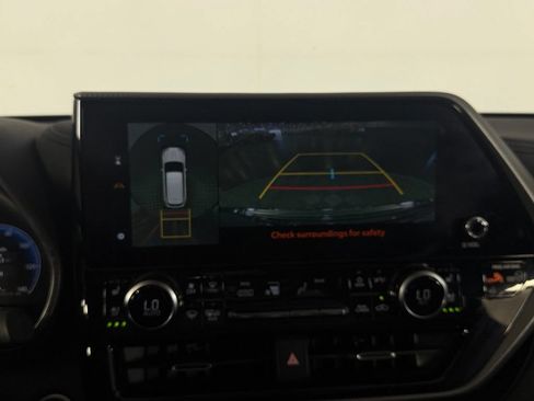 Used 2024 Toyota Highlander Platinum FWD image 15