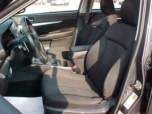 Used 2011 Subaru Outback 2.5i Premium w/ All-Weather Pkg image 15