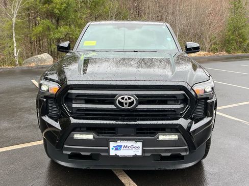 Used 2025 Toyota Tacoma SR5 image 8