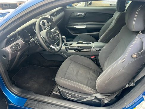 Used 2017 Ford Mustang Coupe RWD image 6