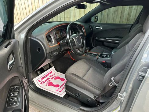 Used 2019 Dodge Charger SXT image 10