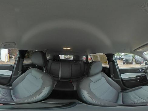 Used 2025 Chevrolet Trax LT FWD image 42