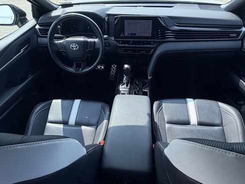 Used 2025 Toyota Camry SE FWD image 12