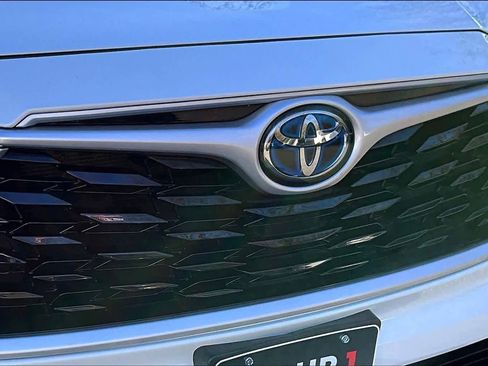 Used 2021 Toyota Highlander XLE image 29