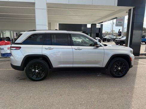 Certified 2023 Jeep Grand Cherokee Limited image 7