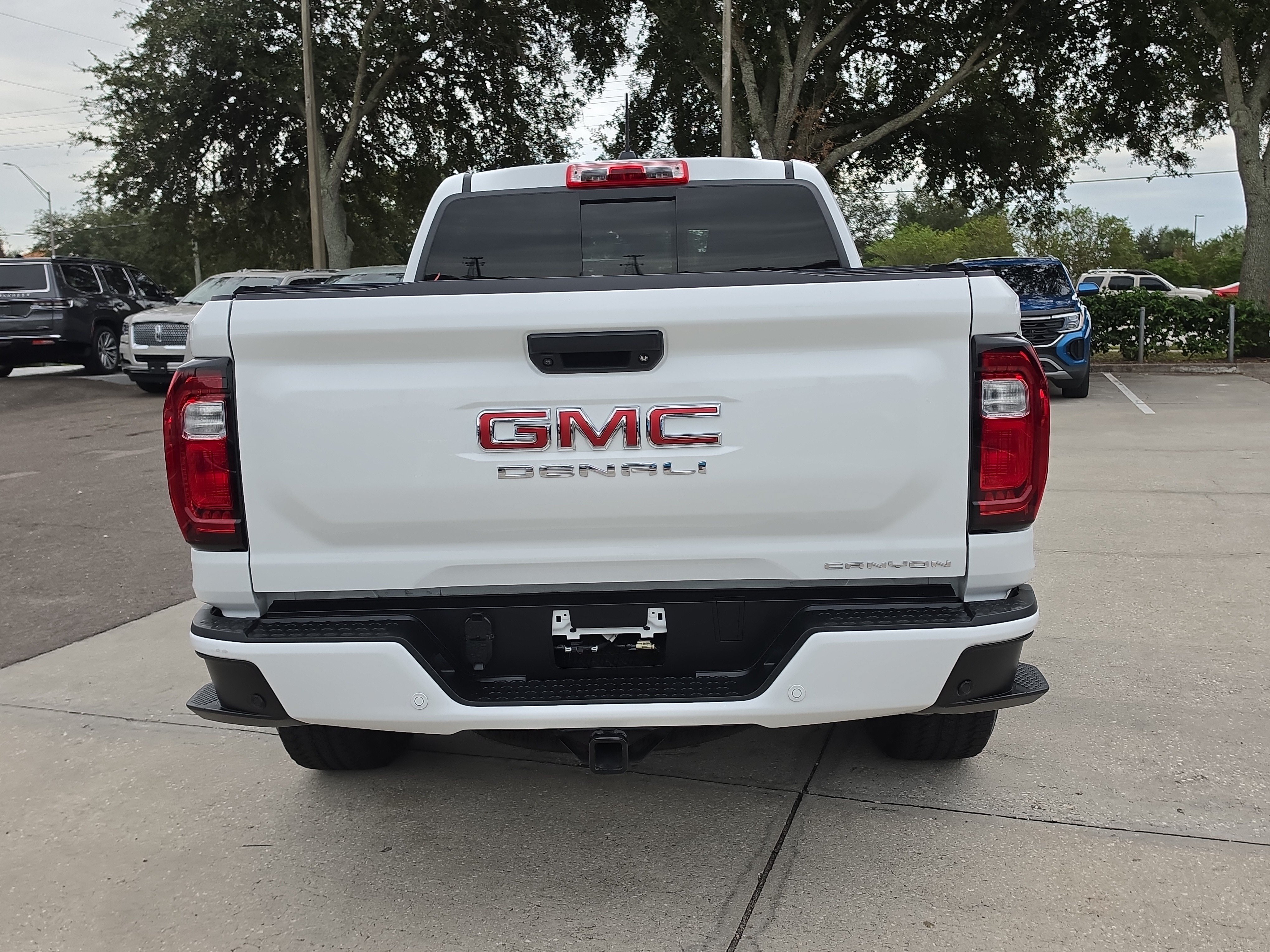 Used 2024 GMC Canyon Denali AWD/4WD image 7