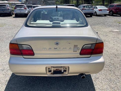 Used 1996 Nissan Maxima SE FWD image 6
