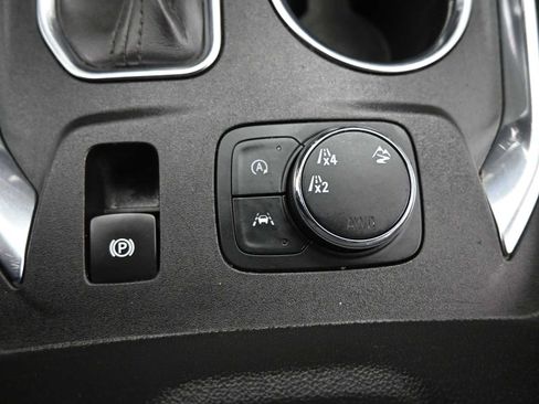 Used 2022 Chevrolet Traverse LT image 20