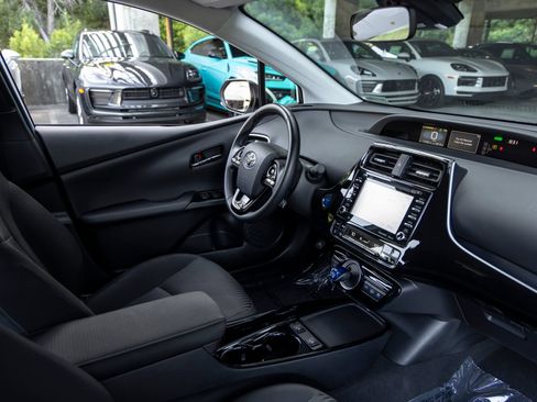 Used 2021 Toyota Prius Prime LE FWD image 53
