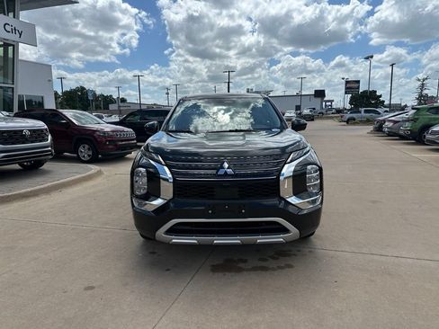 Used 2022 Mitsubishi Outlander SE FWD image 2