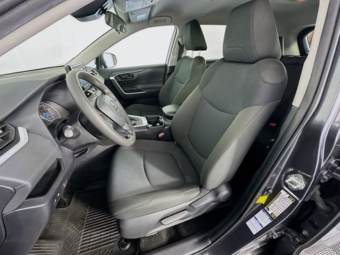Used 2021 Toyota RAV4 LE image 33