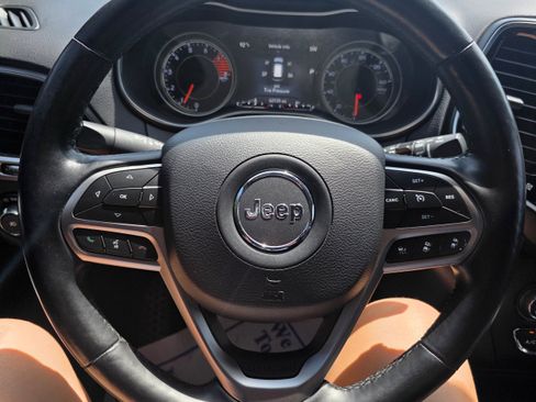 Used 2020 Jeep Cherokee High Altitude AWD/4WD image 9