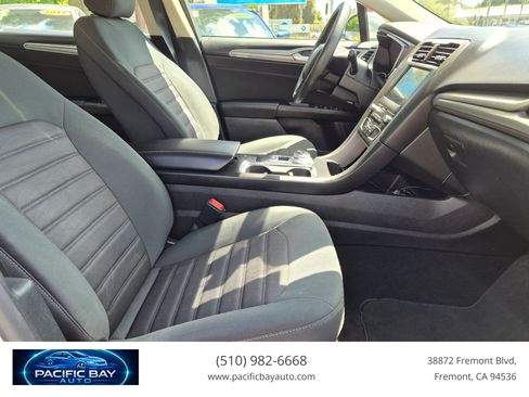 Used 2020 Ford Fusion SE image 18