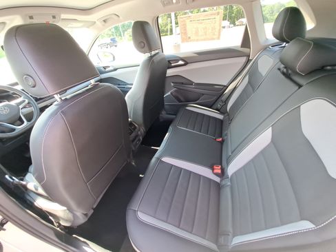 Certified 2023 Volkswagen Taos SEL AWD/4WD image 15