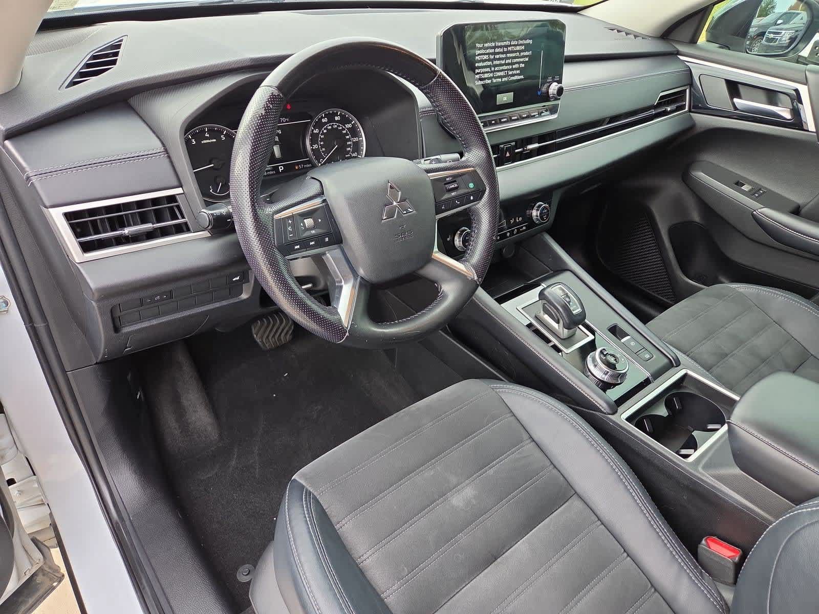Used 2022 Mitsubishi Outlander SE FWD image 2