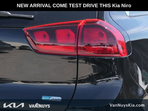 Used 2022 Kia Niro LXS image 3