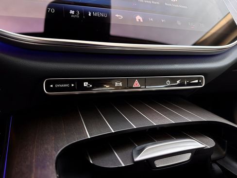 Used 2025 Mercedes-Benz E 350 4MATIC Sedan w/ Winter Package image 17