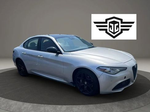 Used 2021 Alfa Romeo Giulia Sprint w/ Nero Edizione AWD/4WD image 3