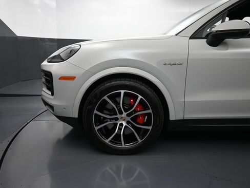 Certified 2025 Porsche Cayenne S AWD/4WD image 12