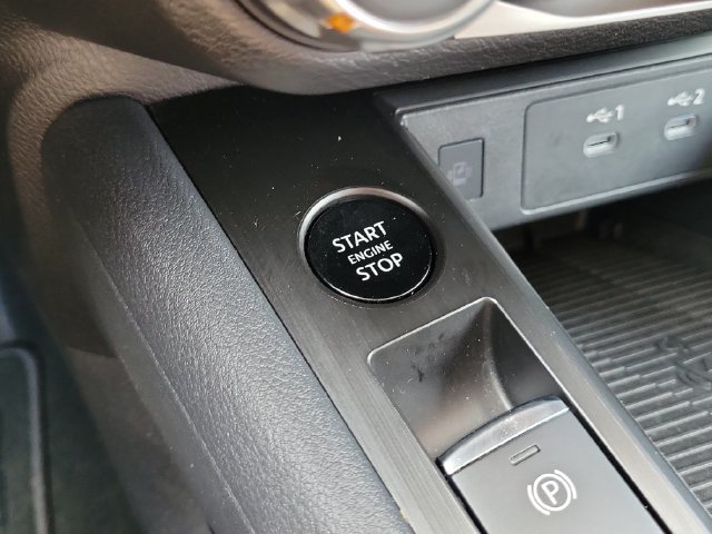 Certified 2025 Nissan Kicks SV FWD image 28