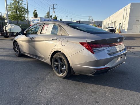 Used 2023 Hyundai Elantra Blue image 7